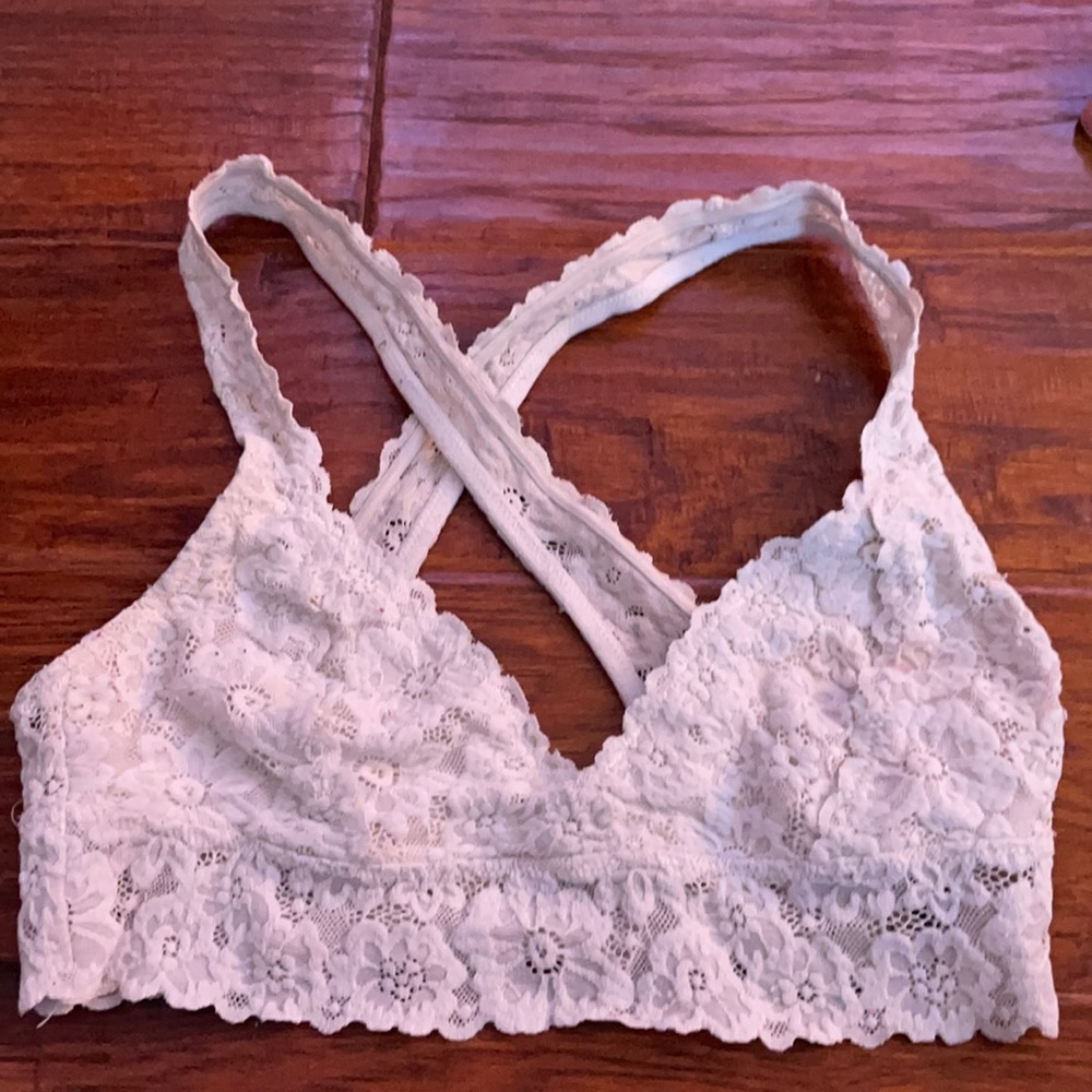 Aerie Intimates & Sleepwear White Lace Bralette. Beautiful detail. Size S.
